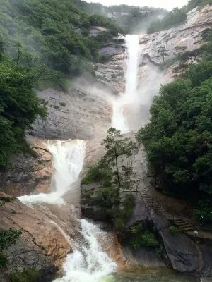 黄山瀑布